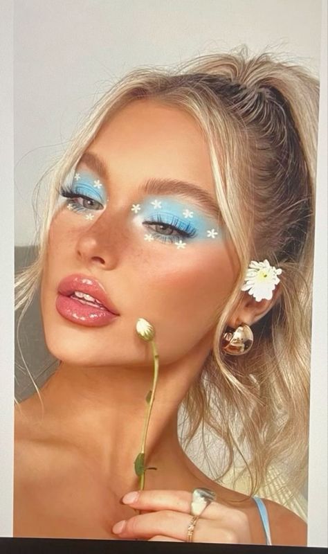 Brookelle Mckenzie, Festival Eye Makeup, Face Art Makeup, Rave Makeup, Makeup Eye Looks, How To Apply Lipstick, Spring Makeup, Festival Makeup, Makeup Designs