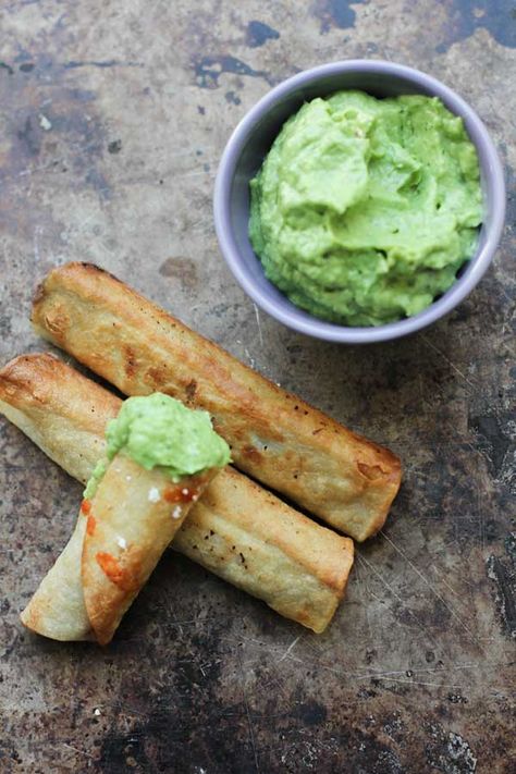 Black Bean Flautas with Avocado Dipping Sauce Black Bean Flautas, Bean Flautas, Avocado Dipping Sauce, Veg Meals, Cooking Vegan, Tummy Yummy, Vegan Mexican Recipes, Vegetarian Tacos, Food Bowls