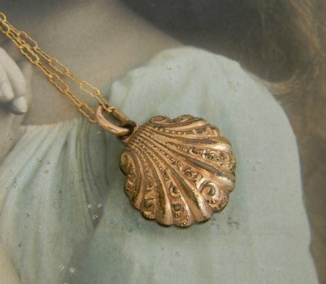 Old Locket Necklace, Caroline Aesthetic, Ouat Hook, Locket Ideas, Shell Locket, Old Necklace, Locket Necklace Vintage, Swirly Designs, Gold Locket Necklace