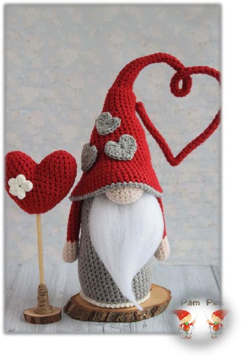 Gnomes Free Pattern, Crochet Valentine, Valentine Gnome, Gnome Pattern, Valentines Patterns, Crochet Christmas Decorations, Valentines Crochet, Crochet Amigurumi Free Patterns, Holiday Crochet