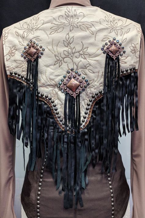 Cowgirl Vest, Cowboy Vest, Riding Skirt, Fringe Coats, Western Show Clothes, Cowboy Chic, Met Gala Dresses, Horse Show Clothes, Diva Design