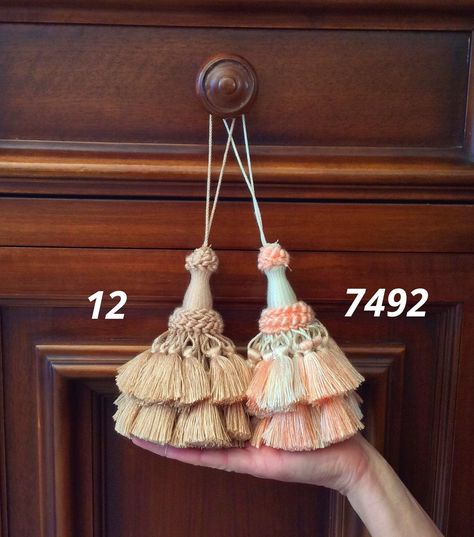 big tassels Vintage Style Home Decor, Tuscany Style, Vintage Style Home, Tassel Crafts, Curtain Styles, Italy Tuscany, Unique Things, Style Home, Shabby Chic Decor