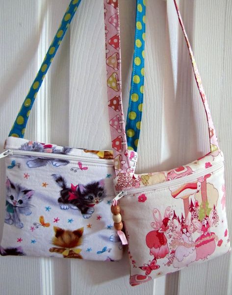 Easy Zippered Purse Tutorial ~ DIY Tutorial Ideas! Kids Purse, Purse Tutorial, Tutorial Ideas, Diy Bags Purses, Fabric Purses, Sewing Purses, Diy Purse, Girls Purse, Bags Tutorial