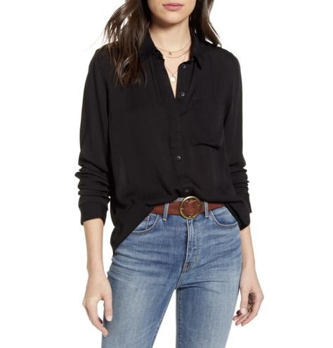 Wardrobe basics: Clothing essentials for building your wardrobe Flamboyant Natural, Black Button Up Shirt, Black Button Down Shirt, Winter 22, Womens Business Casual, Mode Casual, Womens Casual, Poplin Shirt, Black Button