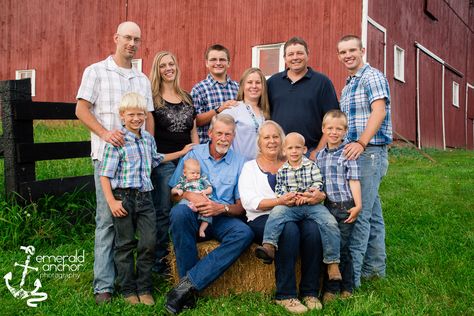 Barn Family Pictures, Cowboy Family Pictures, Rustic Family Pictures, Barn Family Photos, Family Farm Photos, Cowboy Family, Large Family Photo Shoot Ideas, Anchor Photography, Farm Family Pictures