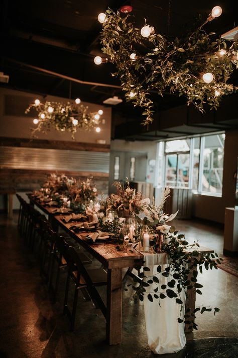 Small Intimate Wedding Reception Indoor, Micro Wedding Reception, Small Private Wedding, Small Wedding Decor, Moody Wedding Photography, Indoor Wedding Receptions, Intimate Wedding Reception, Smallest Wedding Venue, Cabin Wedding