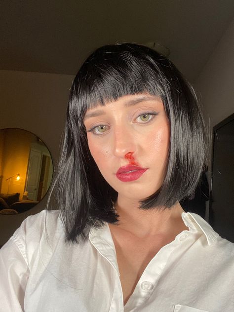 Mia Pulp Fiction Makeup, Bob Haircut Halloween Costume, Pulp Fiction Mia Wallace Makeup, Mia Wallis Pulp Fiction Costume, Pulp Fiction Mia Wallace Costume, Mia Wallis Pulp Fiction, Mia Pulp Fiction Costume, Pulp Fiction Makeup, Disfraz Pulp Fiction