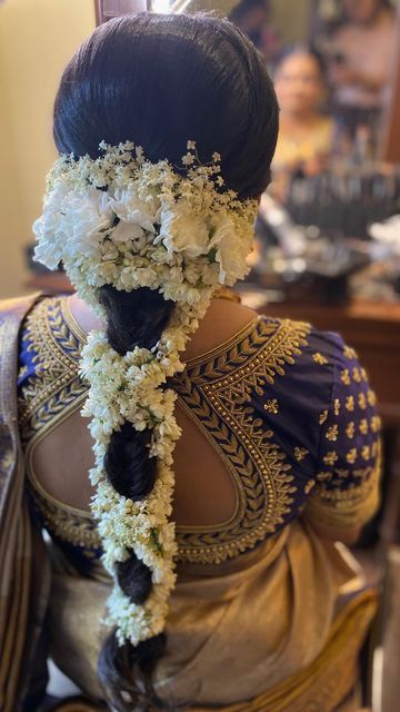 South Indian Bridal Hairstyles Wedding, Pelli Jada, Floral Hairstyles, Traditional Braids, Floral Braid, Hairdo Ideas, Wedding Hairdo, Poola Jada, Messy Braid