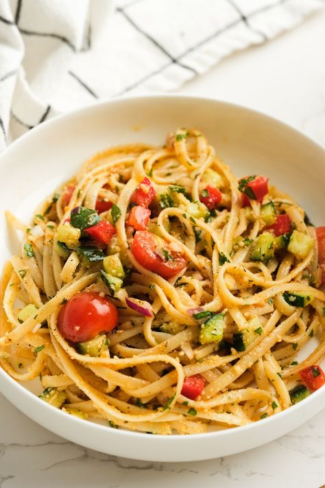 Linguine Salad Linguine Salad, Best Pasta Salad, Italian Salad Dressing, Easy Pasta Salad, Italian Salad, Pasta Salads, Tasty Pasta, Pasta Salad Recipes, Greek Salad