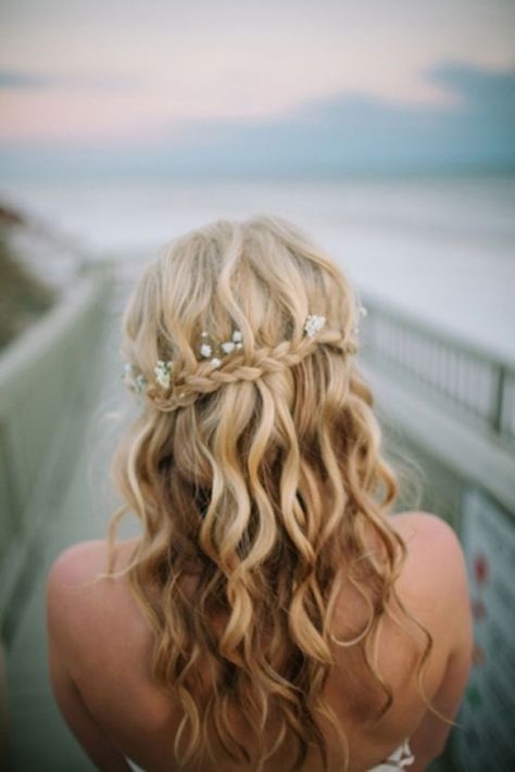 wedding hair Bride Hairstyles For Long Hair, Curly Wedding Hair, Flowers In Her Hair, Curly Waves, Wedding Idea, Long Hair Women, Wedding Hairstyles For Long Hair, Wedding Hair And Makeup, Hair Dos