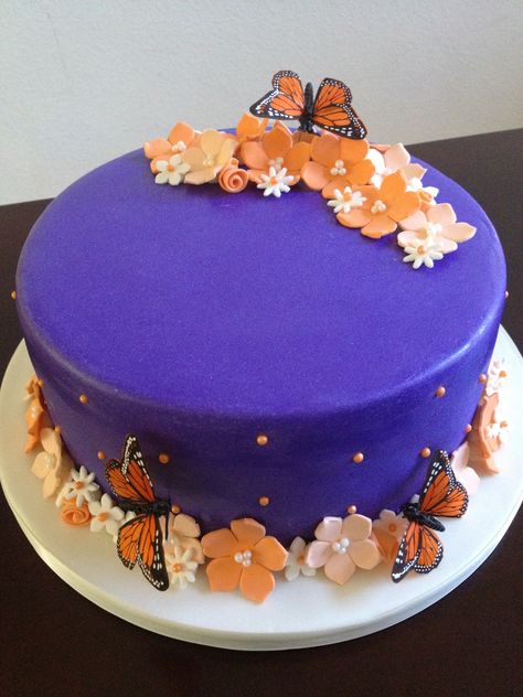 Purple and orange one tier butterfly wedding cake. Orange Cake Birthday, Purple And Orange Cake, Purple Birthday Cakes, Cakes Butterfly, Wedding Cakes One Tier, Orange Birthday Cake, Wedding Shower Food, Butterfly Wedding Cake, Purple Cakes Birthday