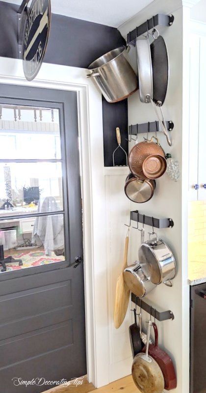 Pot Rack Hanging Wall, Diy Kitchen Organizer, Best Kitchen Organization, Wall Mounted Pot Rack, Hanging Pot Rack, Pot Wall, Kitchen Organization Ideas, Pan Storage, Hanging Pans