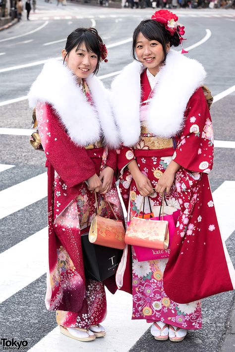 2015 Japanese "Coming of Age Day" ( 成人の日 | Seijin no Hi ) ... celebration for those that have officially become an adult (20 years old) in Japan w/n the last year. women wear #furisode (振袖) #kimono (着物) & men wear #hakama (袴) or suits. || 14 January 2015 | #couples #Fashion #Harajuku (原宿) #Shibuya (渋谷) #Tokyo (東京) #Japan (日本) Japanese Winter Outfits Traditional, New Year Kimono, New Years Kimono, Japanese New Year Kimono, Coming Of Age Day, Furisode Kimono, Winter Kimono, Japanese New Year, Art Outfit