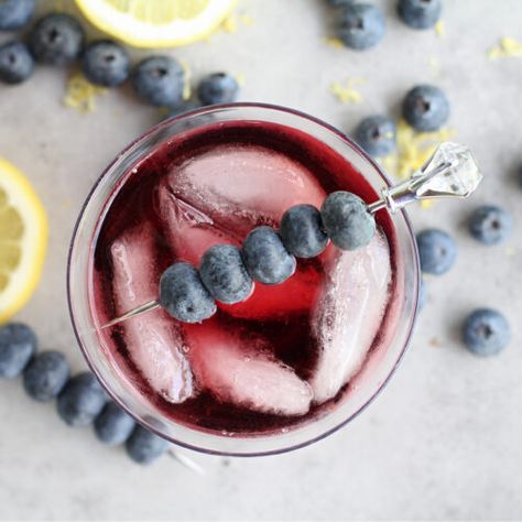 Vodka Sangria, Cocktails Made With Vodka, Blueberry Simple Syrup, Blueberry Cocktail, Blueberry Wine, Popular Cocktail Recipes, Wine Cocktail Recipes, Blueberry Vodka, Fun Drink Recipe