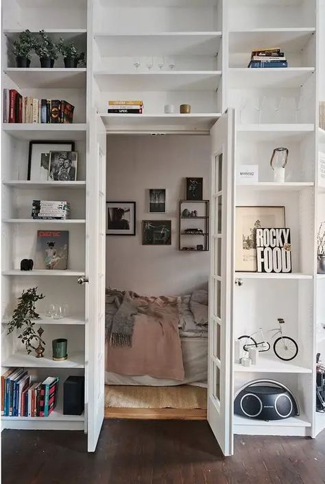 Home Office Ideas For Women, Studio Apartment Living, Home Office Inspiration, Studio Apartment Ideas, Kitchen Tables, Small Room Design, Tables Diy, Tiny Bedroom, Studio Apartment Decorating