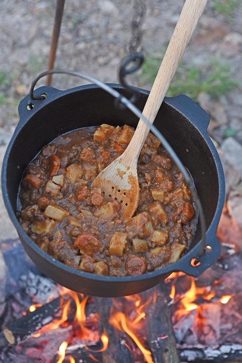 Campfire Meal, Healthy Camping Food, Easy To Cook Meals, Camping Dinners, Easy Camping Meals, Dutch Oven Cooking, Campfire Food, Campfire Cooking, Fire Cooking