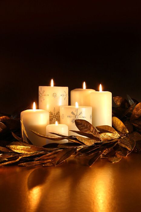 Candles Candle Images, Candle In The Wind, Romantic Candles, Candle Glow, Candle Rings, Leaf Garland, Noel Christmas, Beautiful Candles, White Candles