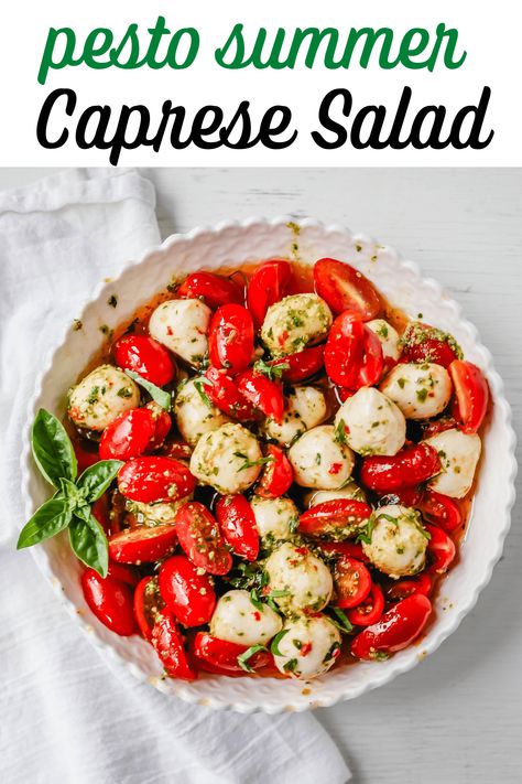 Caprese Salad Cherry Tomatoes, Easy Caprese Salad, Tomato Caprese Salad, Ensalada Caprese, Tomato Caprese, Bbq Cookout, Caprese Salad Recipe, Pesto Salad, Tomatoes Mozzarella