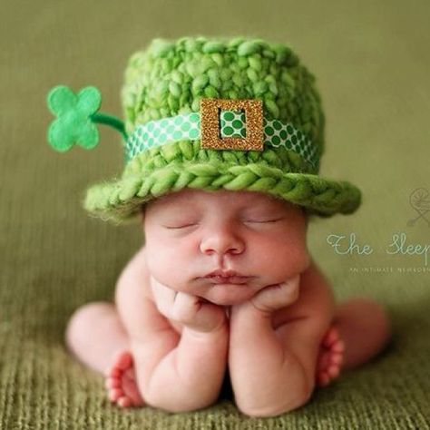 Foto Newborn, Baby Kostüm, Baby Fotografie, Anne Geddes, Irish Baby, Pink Newborn, Foto Baby, Saint Patrick's Day, St Paddys Day