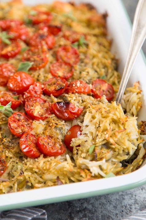 Baked Orzo with Artichokes, Tomatoes and Halloumi Baked Orzo, Orzo Dishes, Orzo Recipe, Orzo Recipes, Artichoke Recipes, Kitchen Cookbook, Food Shows, Milk Recipes, Satisfying Food