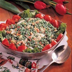 Cashew Pea Salad Crunchy Pea Salad, Bacon Pea Salad, Layer Salad, Pea Salad Recipes, Pea Salad, 7 Layer, Cooked Veggies, Trim Healthy, Fabulous Foods