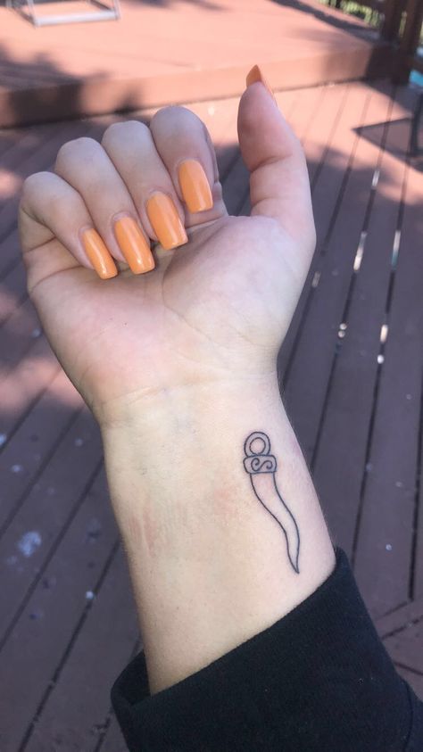 Cornicello Tattoo, Italian Horn Tattoo, Italian Cornetto, Horn Tattoo, Italian Tattoos, Finger Tattoo For Women, Cool Wrist Tattoos, Minimal Tattoo Design, Italian Horn