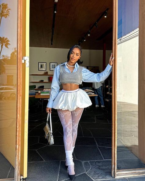 Just a CEO running her errands 🤍 @pinkplasticbabez - wearing Louise Top + Betsy Puffer Skirt @pinkplasticbabez - hair: @malaikafrazier … | Instagram Puffer Skirt Outfit, Summer Birthday Outfit Black Woman, Puffer Skirt, Summer Birthday Outfits, Short Skirts Outfits, Coquette Outfit, Classy Fits, Pilates Princess, Stylish Summer Outfits