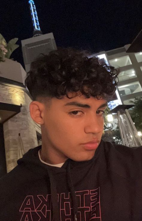 Hairstyle According To Face Shape, Curly Hair Taper, Boys Haircuts Curly Hair, Hair Types Men, Boys Curly Haircuts, Male Hairstyle, Fade Haircut Curly Hair, Taper Fade Curly Hair, Men's Curly Hairstyles