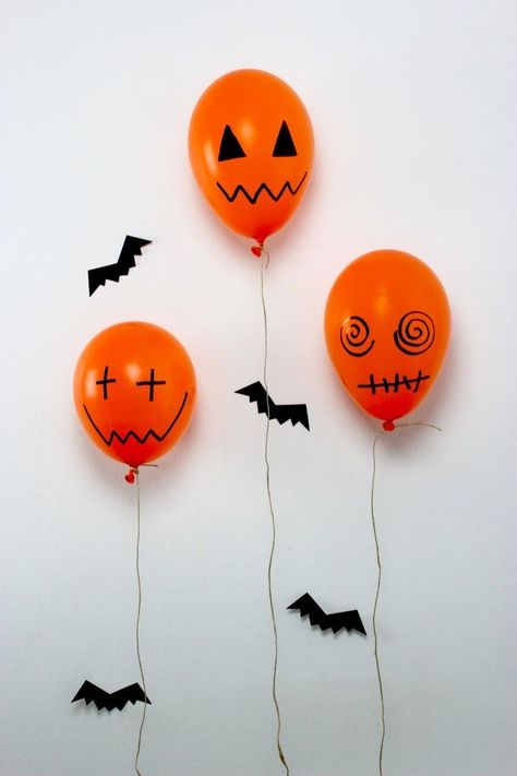 Halloween Kalas, Balloon Halloween Decorations, Halloween Classroom Decorations, Halloween Party Decor Diy, Bricolage Halloween, Halloween Infantil, Halloween Fest, Homemade Halloween Decorations, Halloween Classroom