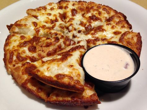 Bandera Bread with Santa Fe dip from Boston Pizza (if you look closely, expo forgot the parmesan cheese AGAIN). Waitresses have 2 jobs: to look pretty and add parmesan—why is this so difficult? Boston Pizza Santa Fe Dip Recipe, Boston Pizza Bandera Bread Recipe, Bandera Bread Boston Pizza Recipe, Boston Pizza Copycat Recipes, After Workout Food, Boston Pizza, Spaghetti Squash Recipes Healthy, Pizza Bread Recipe, Recipes Appetizers And Snacks