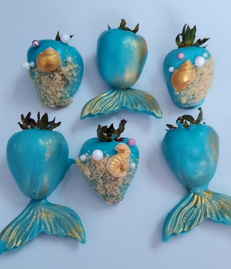 Mermaid Themed Treats, Mermaid Strawberries, Mermaid Chocolate Covered Strawberries, Tropical Birthday Party, Barbie Theme Party, Disney Diy Crafts, Mermaid Theme Birthday Party, Disney Inspired Wedding, Strawberry Patch