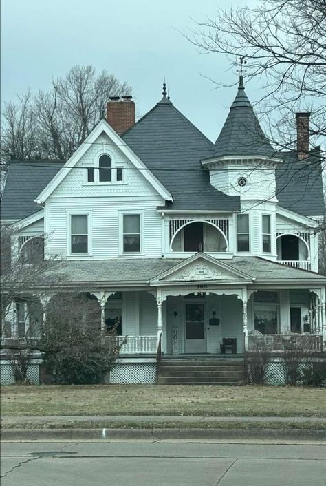 Victorian Homes Exterior, Victorian Porch, Sims 4 Houses, Second Story, Bloxburg House, Victorian Homes, Sims 4, House Exterior, Porch