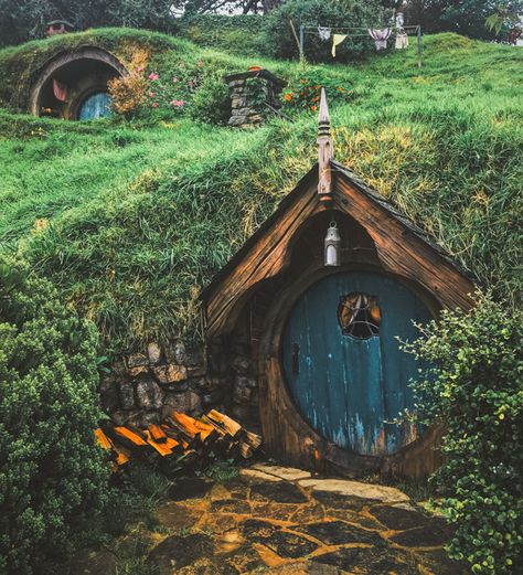 The Ultimate New Zealand Travel Bucket List • The Blonde Abroad Casa Do Hobbit, Casa Hobbit, New Zealand Adventure, Visit New Zealand, Hobbit House, Fantasy Pictures, New Zealand Travel, Queenstown, Christchurch