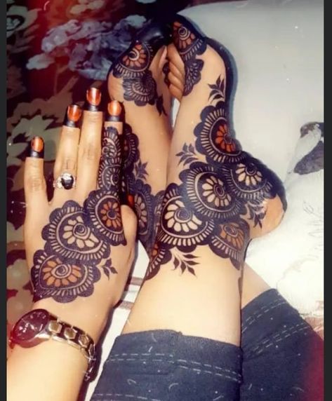 #hennainspire #henna #hennartist #hennartist #hennaart #hennadesign #hennaartist #hennaartist #hennartist Model Henne, Sudanese Henna, Leg Henna Designs, Beauty Shop Decor, Henna Style Tattoos, Leg Henna, Henna Inspired Tattoos, Henna Style, Inspired Tattoos