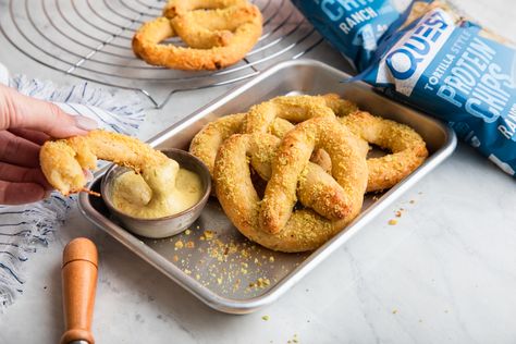 Don’t Get it Twisted, These Questified Soft Pretzels are Loaded with Protein! Protein Pretzels, Quest Protein Powder Recipes, Healthy Gluten Free Bread, Ideal Protein Recipes, Bariatric Diet, Ideal Protein, Protein Powder Recipes, Low Carb Gluten Free, Soft Pretzels