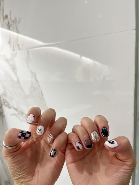 White black silver nails Black And White Summer Nails, Black Checkered Nails, Black White Silver Nails, Checker Nails, White Silver Nails, White Summer Nails, Checkered Nails, White And Silver Nails, Korean Nail Art