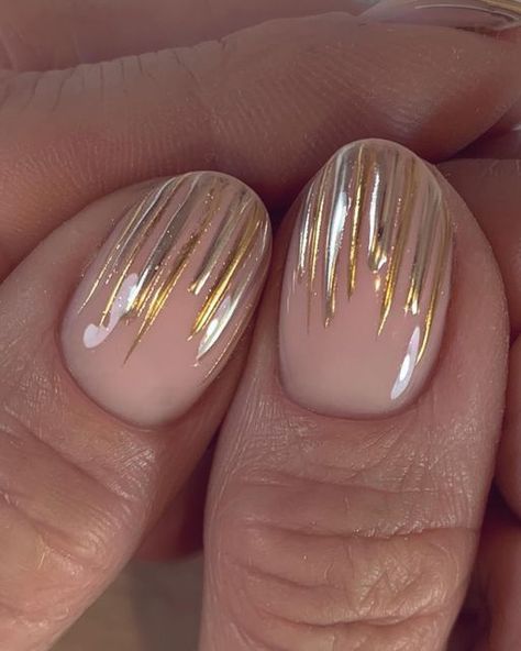 Samantha cox on Instagram: "@twenty.pro.official chromes making nailart even more fun!  Using Elle, glass no wipe topcoat, chromed out and gold. Encapsulated with clear build and boost and then glass no wipe topcoat.  I prefer to use a clear topcoat rather than nailart gel under my chromes for a more classic chrome look. Try it!  #nailart #nails #gelnails #gelnailart #chromenails #chromedesign #goldnails #springnails #springinspo #springstyle #twentypro #biabnails" Simple Acrylic, Polygel Nails, Simple Acrylic Nails, Gold Chrome, Clear Nails, Nail Inspiration, Dope Nails, Gel Nail Art, Chrome Nails