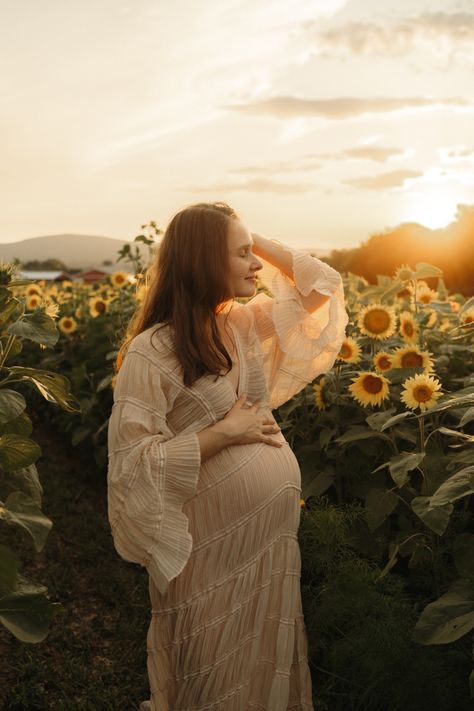 Fall Maternity Photos, Summer Maternity, Fall Maternity, Sunflower Field, Summer Pregnancy, Frederick Md, Sunflower Fields, Maternity Photoshoot, Maternity Shoot