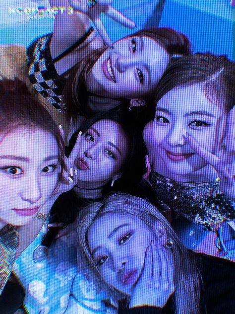 Itzy Cybercore, Children Sketch, Pop Posters, Color Vibe, Girl Themes, Album Cover Design, Kpop Posters, Aesthetic Photography Grunge, Uzzlang Girl