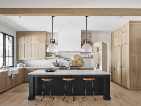 Natural Wood Kitchen Cabinets, Black Kitchen Cabinet, Decor Makeover, Light Wood Kitchens, White Oak Kitchen, Black Island, Kitchen Cabinet Ideas, Black Kitchen Island, Rustic Modern Kitchen