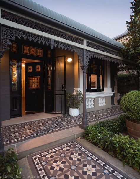 Heritage House Exterior, Porch Tiles Entrance, Heritage Homes Australian, House Old Style, Tessellated Tiles, Heritage Garden, English Tiles, Terrace House Exterior, Arsitektur Kolonial