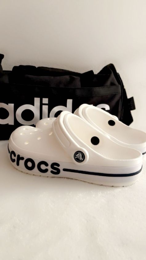 Crocs Aesthetic, Crocs Fashion, All Nike Shoes, Summer Flip Flops, Girly Shoes, Aesthetic Shoes, Girl Fits, Swag Shoes, Crocs Shoes