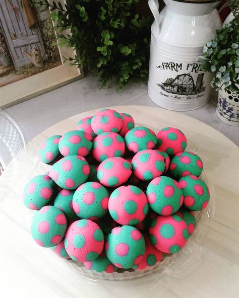 Apam Polkadot (Blueberry filling, Pink and Turquois colour)... Apam Polkadot, Blueberry Filling, Mermaid Birthday Cakes, Mermaid Birthday, Fitness Diet, Birthday Cakes, Diet Recipes, Easter Eggs, Polka Dots