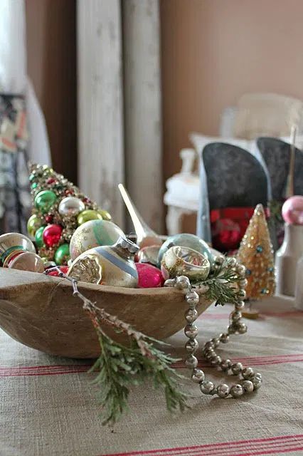 Christmas Tablescape, Navidad Diy, Décor Boho, Chic Christmas, Dough Bowl, Wooden Bowl, Antique Christmas, Diy Holiday Decor, Farmhouse Christmas Decor