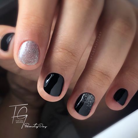 Punk Nails Grunge Short, Gel Manicure Short Nails Summer, Short Black Nails With Glitter, Very Short Dip Nails, Black Gel Nails With Glitter, Short Gel Nails Black, Cute Short Black Nails, Black Nail Inspo Short, Black Nail Polish Designs