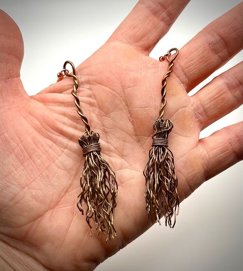 Bronzed copper ~ formed wire ~ witch brooms ~ Halloween earrings ~ handmade A Witch Costume, Witch Brooms, Copper Wire Earrings, Magic Crafts, Witch Earrings, Cat Bracelet, Witch Broom, Witch Costume, Halloween Earrings