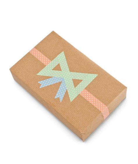 Washi tape gift bow | Papermash #giftwrap #washi #giftwrapping Diy Washi Tape Crafts, Brownies Activities, Gift Wrap Printable, Washi Tape Gift Wrap, Washi Tape Uses, Gift Wrapping Tutorial, Washi Tape Projects, Washi Tape Ideas, Tape Projects