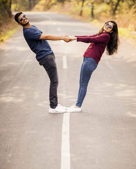 Hauz Khas, Couples Beach Photography, Pre Wedding Photoshoot Props, Pre Wedding Photoshoot Outfit, Wedding Photoshoot Props, Pre Wedding Photoshoot Outdoor, Wedding Photoshoot Poses, Indian Wedding Photography Poses, Pre Wedding Poses