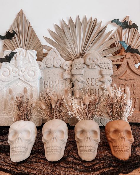 Skeleton Head Decor, Dollar Tree Skulls, Diy Skulls, Skull Crafts, Boho Halloween, Skeleton Decorations, Skeleton Head, Fall Stuff, Witch Diy