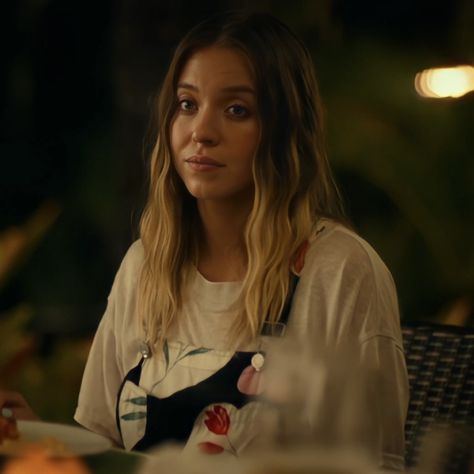 give credits !! Olivia Mossbacher, Sydney Sweeney, Sydney, Couple Photos, Women's Top, T Shirt